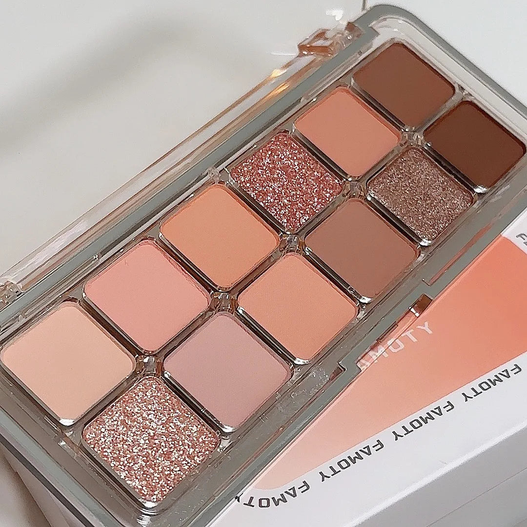 Paleta de sombras mate de 12 cores com baixa saturação: tons terra, chá e damasco; maquilhagem para os olhos totalmente mate e de longa duração